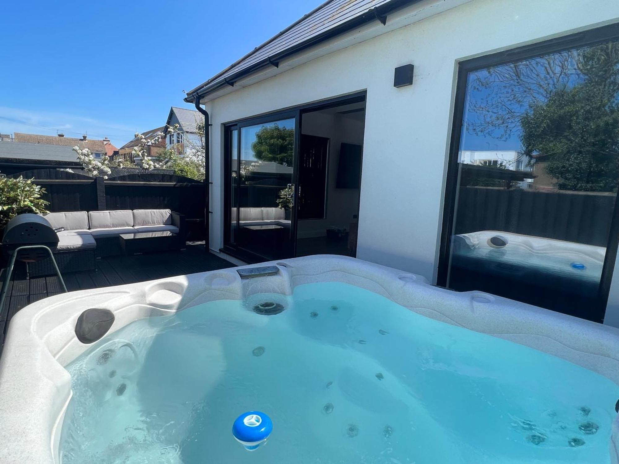 The Broadway Beach House With Hot Tub Herne Bay Exterior foto